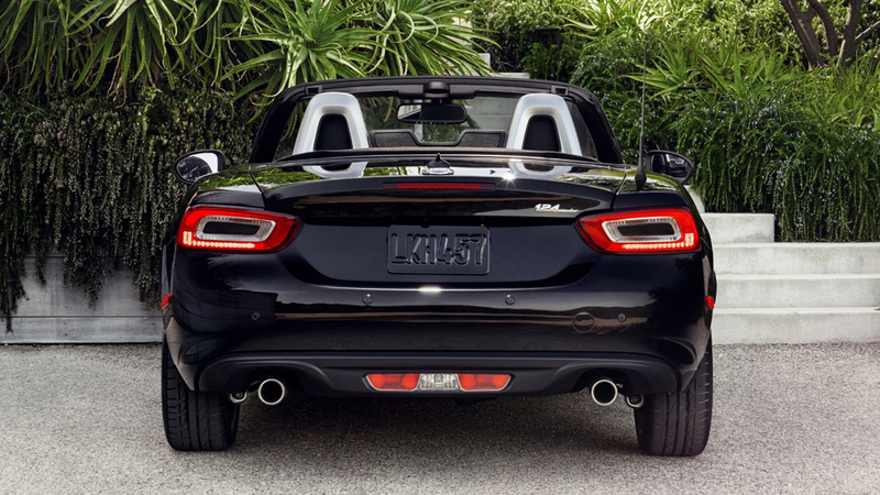 Illustration for article titled 2017 Fiat 124 Spider: This Is It, All Official And Stuff